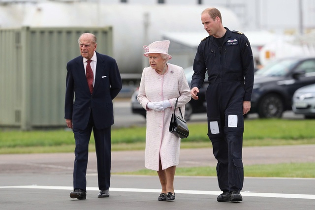 Ho&agrave;ng tử William v&agrave; b&agrave; nội Nữ ho&agrave;ng Elizabeth II từng kh&ocirc;ng th&acirc;n thiết - Ảnh 1.