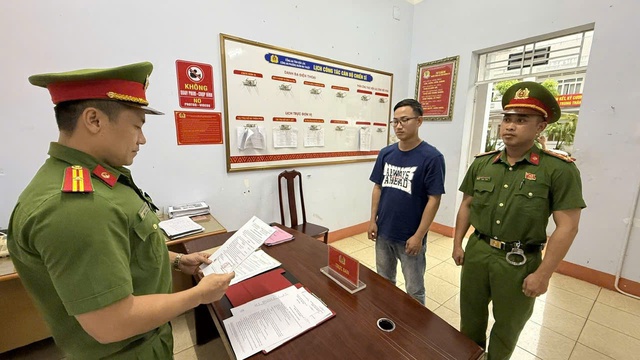 Bắt tạm giam phó phòng ngân hàng lừa đảo 4,8 tỉ đồng  - Ảnh 1.