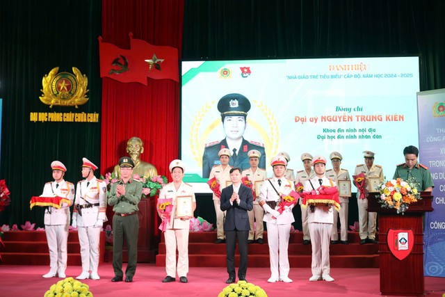 Chỉ định thượng tá Đồng Đức Vũ giữ chức Trưởng ban Ban Thanh niên Công an - Ảnh 2. Chỉ định thượng tá Đồng Đức Vũ giữ chức Trưởng ban Ban Thanh niên Công an - Ảnh 2.