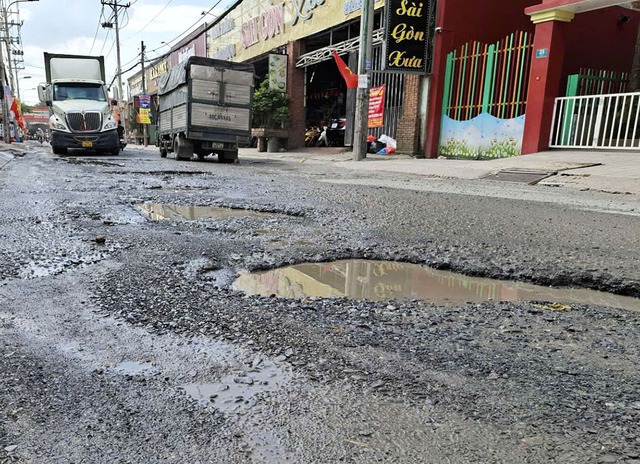 Đường xuống cấp cần sửa chữa- Ảnh 1.