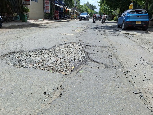 Đường xuống cấp cần sửa chữa- Ảnh 2.