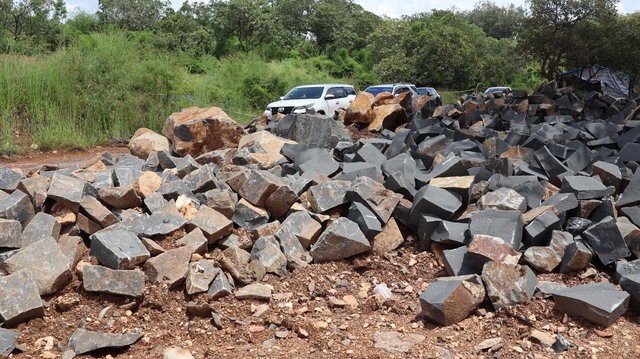 Đề nghị xử l&yacute; vụ 'khai th&aacute;c đ&aacute; để trồng điều' b&aacute;o Thanh Ni&ecirc;n phản &aacute;nh - Ảnh 3.