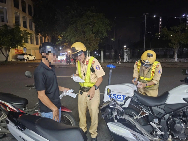 Nồng độ cồn kịch khung, người đ&agrave;n &ocirc;ng n&oacute;i "chỉ uống 1 ly rượu" - Ảnh 1.