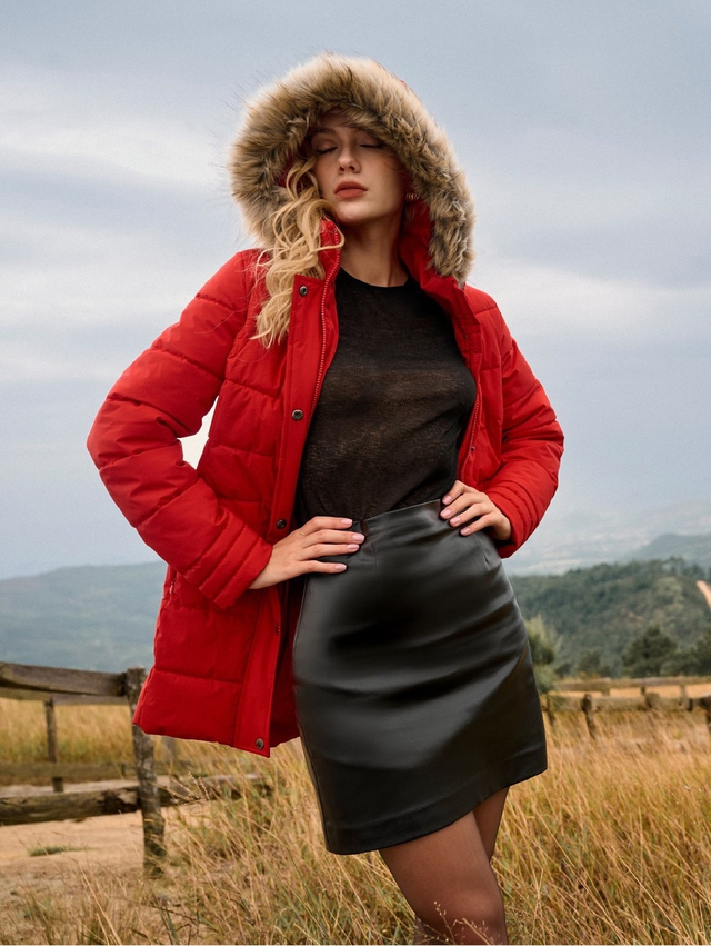 Cách phối áo phao, áo khoác cùng váy điệu đà nhưng vẫn ấm áp ngày lạnh Phối áo phao, áo khoác dáng ngắn cực ngầu cùng váy dáng dài mùa lạnh  - Ảnh 4.