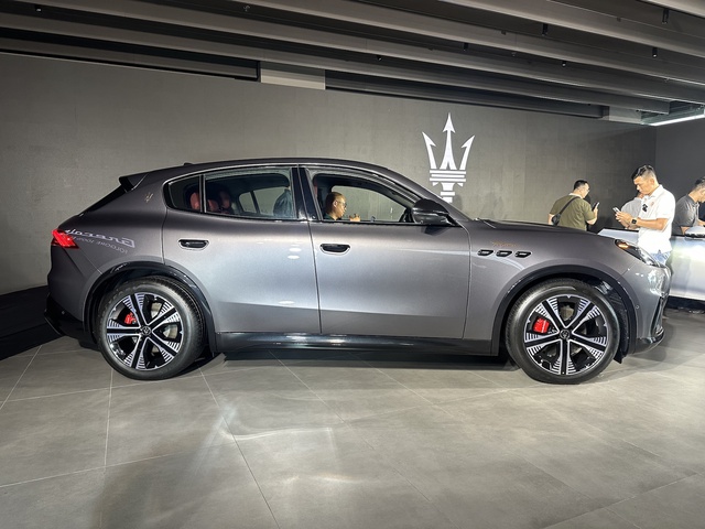 'Tia chớp' Grecale Folgore thuần điện đầu tiên của Maserati về Việt Nam - Ảnh 2. 'Tia chớp' Grecale Folgore thuần điện đầu tiên của Maserati về Việt Nam - Ảnh 2.