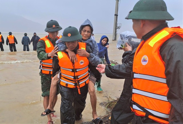 Phó thủ tướng Mai Văn Chính chỉ đạo ứng phó mưa lũ ở Hà Tĩnh- Ảnh 2. Phó thủ tướng Mai Văn Chính chỉ đạo ứng phó mưa lũ ở Hà Tĩnh- Ảnh 2.