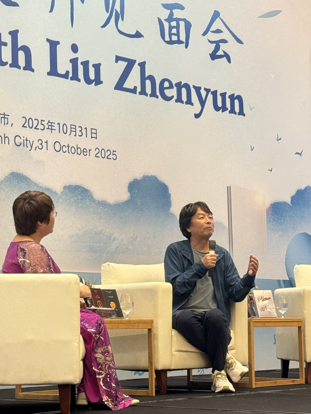 Đến Việt Nam, nhà văn nổi tiếng Trung Quốc Lưu Chấn Vân chỉ thích... ăn phở- Ảnh 4. Đến Việt Nam, nhà văn nổi tiếng Trung Quốc Lưu Chấn Vân chỉ thích... ăn phở- Ảnh 4.