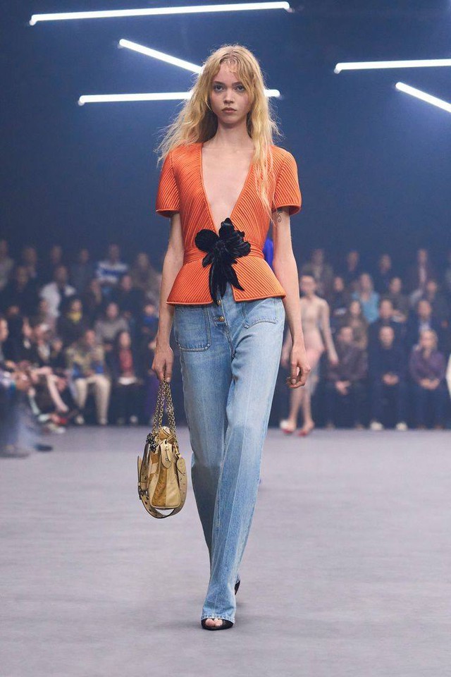 Những 'bản phối' với denim gây chú ý từ sự kiện đến đời sống thường nhật- Ảnh 6.