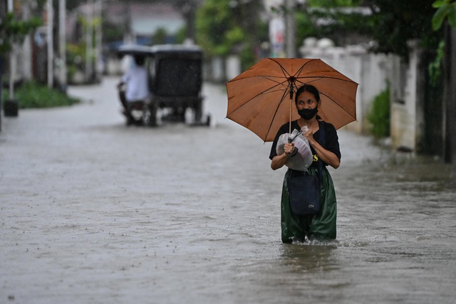 B&atilde;o Matmo mạnh l&ecirc;n, cả th&agrave;nh phố Trung Quốc ngừng hầu hết hoạt động- Ảnh 2.