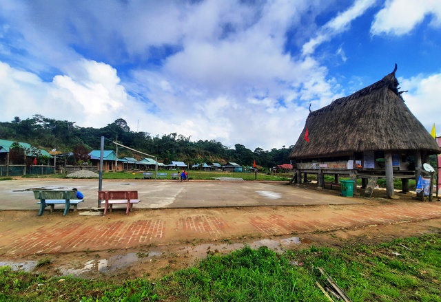 Những ân nhân thầm lặng của làng Cơ Tu ở Đà Nẵng: Hiến đất vì cộng đồng - Ảnh 4. Những ân nhân thầm lặng của làng Cơ Tu ở Đà Nẵng: Hiến đất vì cộng đồng - Ảnh 4.