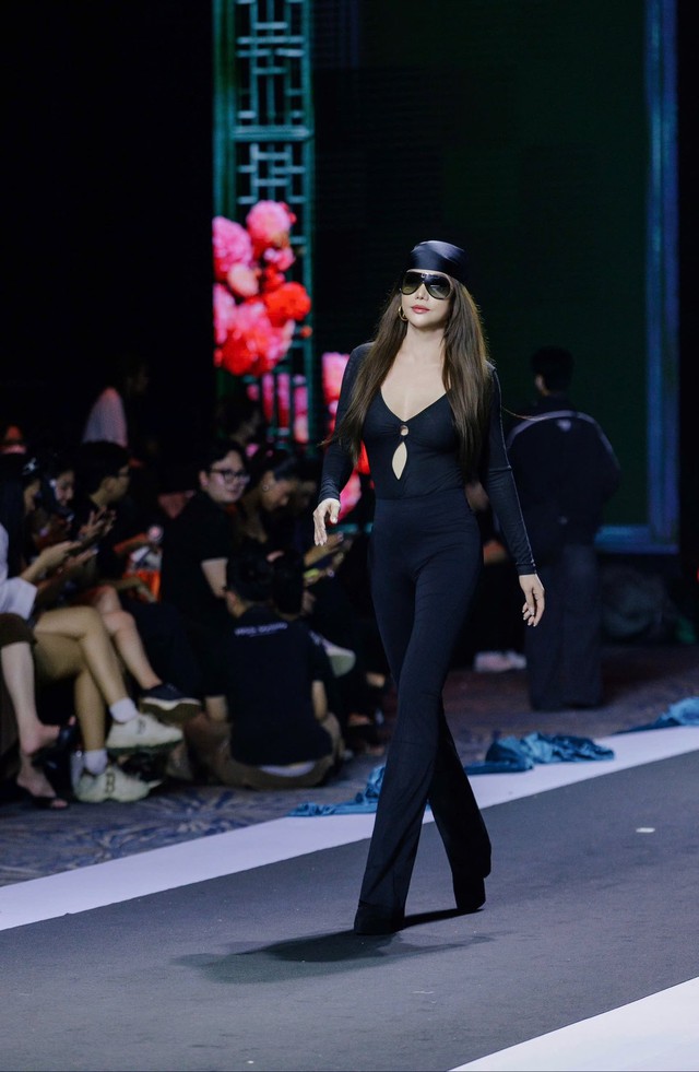 Trương Ngọc &Aacute;nh trẻ trung, quyến rũ ở tuổi U.50- Ảnh 4.