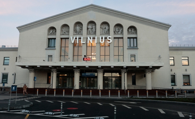 Lithuania đóng cửa …