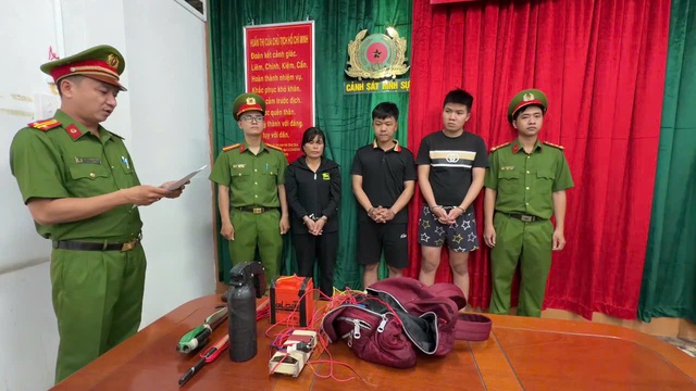 Công an TP.HCM bắt khẩn cấp nhóm trộm chó - Ảnh 1.