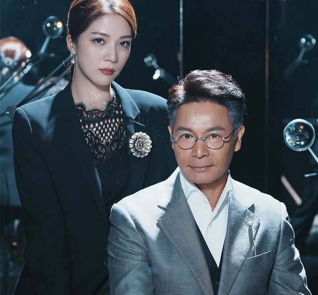 Qu&aacute;ch Tấn An g&acirc;y tranh c&atilde;i khi đ&oacute;ng phim t&igrave;nh cảm với bạn diễn k&eacute;m 31 tuổi - Ảnh 1.