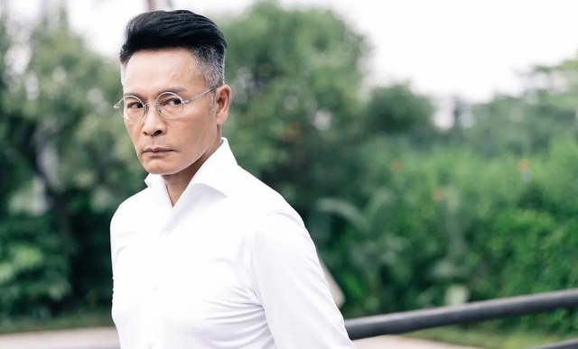 Qu&aacute;ch Tấn An g&acirc;y tranh c&atilde;i khi đ&oacute;ng phim t&igrave;nh cảm với bạn diễn k&eacute;m 31 tuổi - Ảnh 2.