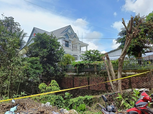 Vụ nghi phạm giết 3 người ở Đồng Nai: Hung thủ gây án bước đầu khai gì?- Ảnh 6. Vụ nghi phạm giết 3 người ở Đồng Nai: Hung thủ gây án bước đầu khai gì?- Ảnh 6.