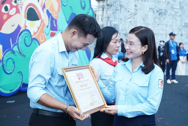 Dấu ấn đặc biệt từ cuộc thi chào mừng Kỷ niệm 80 năm Cách mạng Tháng Tám - Ảnh 2. Dấu ấn đặc biệt từ cuộc thi chào mừng Kỷ niệm 80 năm Cách mạng Tháng Tám - Ảnh 2.