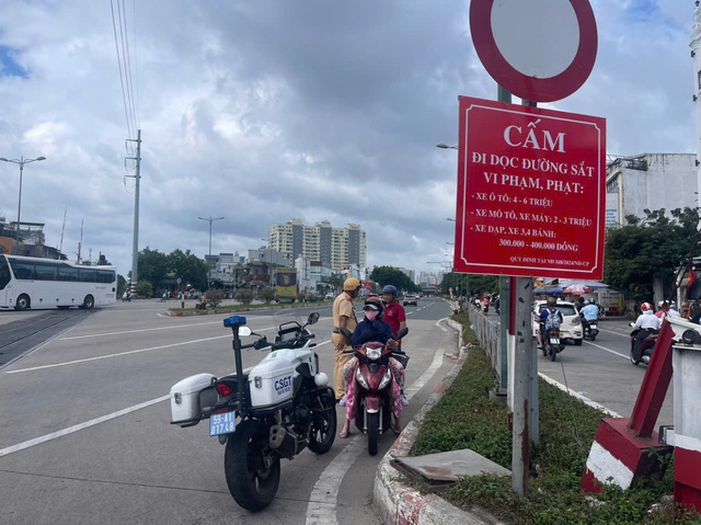 Tra cứu danh sách 83 xe máy đi vào đường cấm bị CSGT Hàng Xanh phạt nguội- Ảnh 2. Tra cứu danh sách 83 xe máy đi vào đường cấm bị CSGT Hàng Xanh phạt nguội- Ảnh 2.