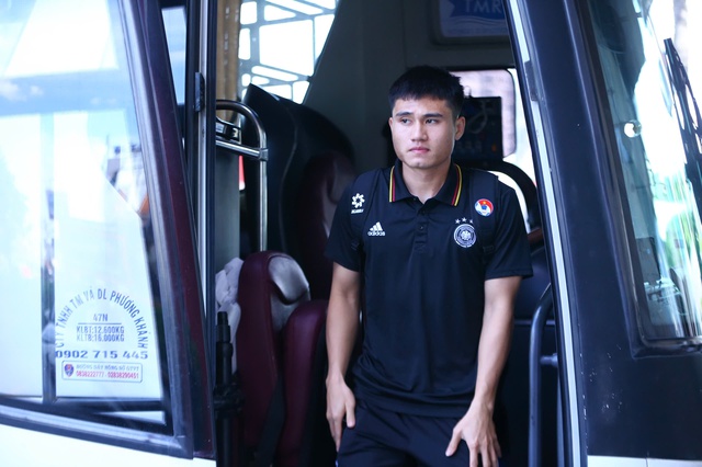 HLV Kim Sang-sik mặc áo giản dị vẫn rất chất, đội tuyển Việt Nam ‘tíu tít’ hội quân- Ảnh 3. HLV Kim Sang-sik mặc áo giản dị vẫn rất chất, đội tuyển Việt Nam ‘tíu tít’ hội quân- Ảnh 3.