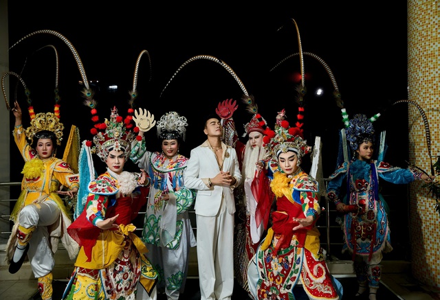 Dương Quốc Hưng tri ân tiền nhân qua bộ ảnh hát bội - Ảnh 4.