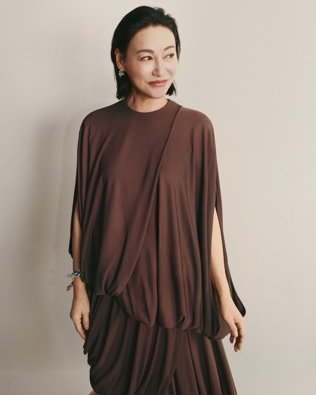 'Diệu tuyệt sư th&aacute;i' Huệ Anh Hồng: Biểu tượng thời trang ở tuổi 65 - Ảnh 4.