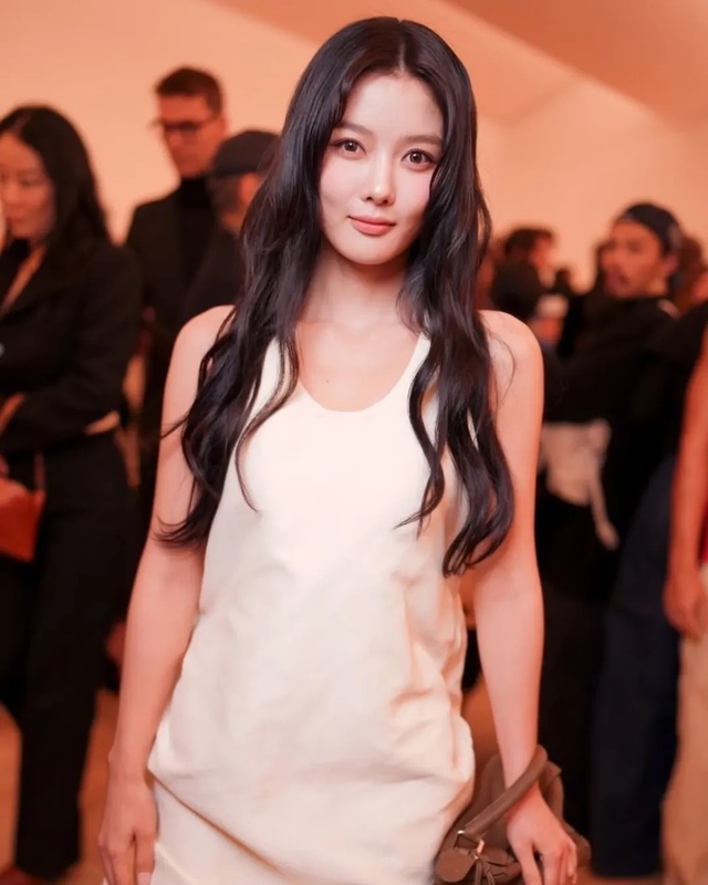 'Diệu tuyệt sư th&aacute;i' Huệ Anh Hồng: Biểu tượng thời trang ở tuổi 65 - Ảnh 8.