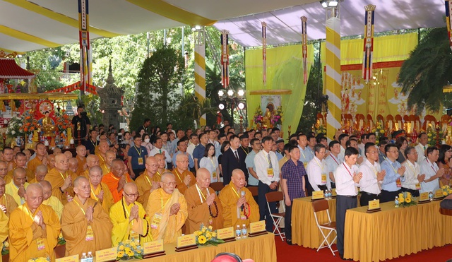 Cầu siêu cho những nạn nhân tử vong vì tai nạn giao thông- Ảnh 1. Cầu siêu cho những nạn nhân tử vong vì tai nạn giao thông- Ảnh 1.