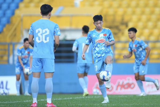 Đội tuyển Việt Nam: 3 tân binh tập riêng, Bùi Tiến Dũng vắng mặt ít ngày vì…- Ảnh 5. Đội tuyển Việt Nam: 3 tân binh tập riêng, Bùi Tiến Dũng vắng mặt ít ngày vì…- Ảnh 5.