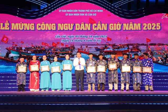 'Tết biển' lễ hội Nghinh Ông Cần Giờ 20…
