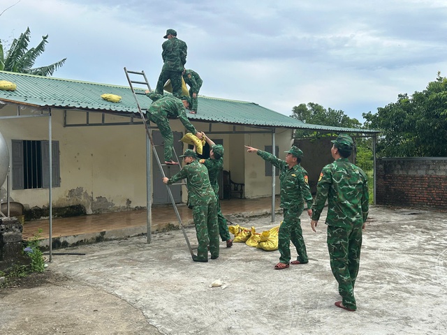 Quảng Ninh sẵn sàng ứng phó với bão số 11 để bảo vệ người dân - Ảnh 1. Quảng Ninh sẵn sàng ứng phó với bão số 11 để bảo vệ người dân - Ảnh 1.