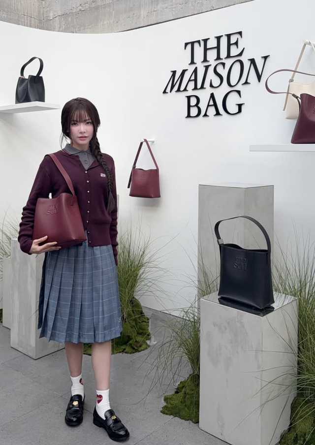 Tôn dáng và thời thượng cùng chân váy ngắn xếp ly- Ảnh 1. Tôn dáng và thời thượng cùng chân váy ngắn xếp ly- Ảnh 1.