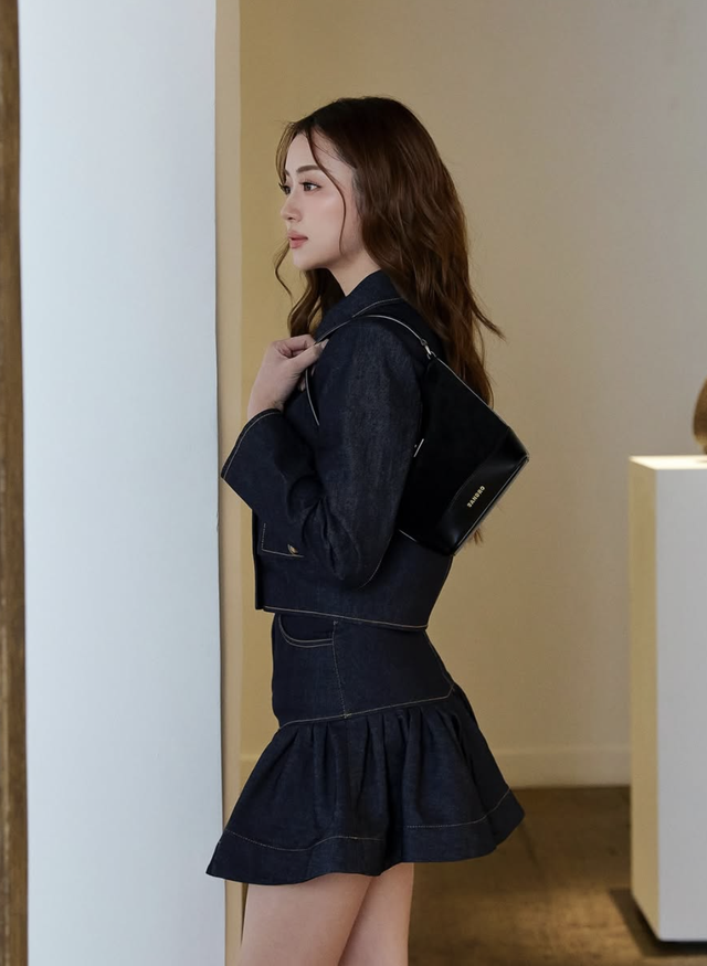 Tôn dáng và thời thượng cùng chân váy ngắn xếp ly- Ảnh 11. Tôn dáng và thời thượng cùng chân váy ngắn xếp ly- Ảnh 11.