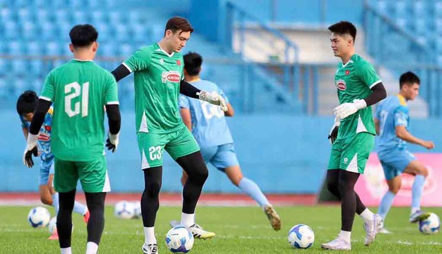 HLV Kim Sang-sik ‘vá’ lại hàng thủ đội tuyển Việt Nam, vé online trận gặp Nepal hết sạch- Ảnh 1. HLV Kim Sang-sik ‘vá’ lại hàng thủ đội tuyển Việt Nam, vé online trận gặp Nepal hết sạch- Ảnh 1.