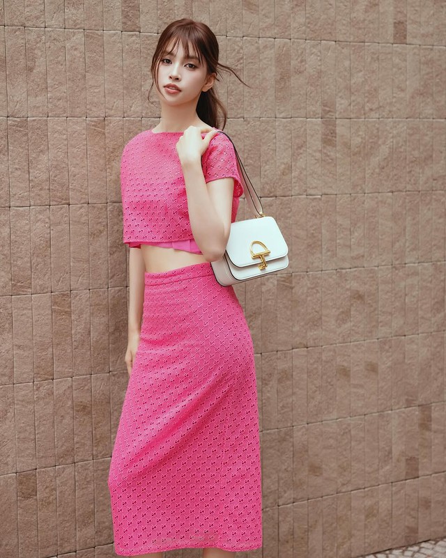 Phong cách monochromatic tạo nên dấu ấn thanh lịch- Ảnh 5. Phong cách monochromatic tạo nên dấu ấn thanh lịch- Ảnh 5.