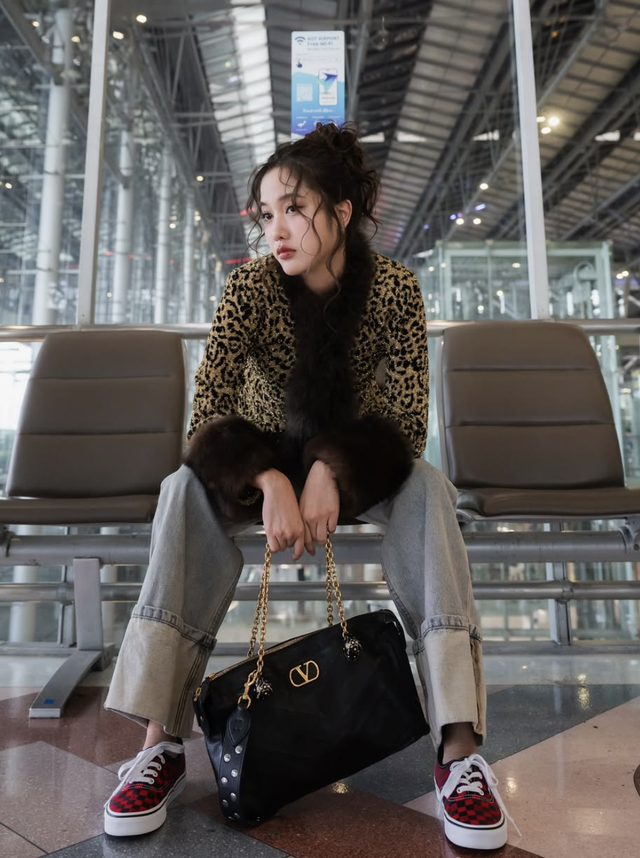 Dễ mặc, dễ phối - quần jeans ống rộng chinh phục mọi phong cách- Ảnh 9.