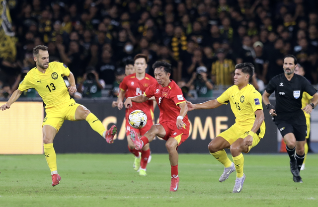 CĐV Malaysia phẫn nộ vì bị ‘lừa gạt’, đ…