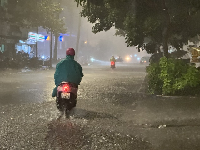 Đêm Trung thu, TP.HCM bất ngờ xuất hiện mưa giông rất mạnh
- Ảnh 8.
