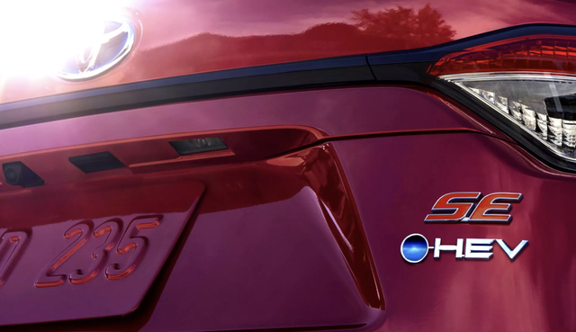 Toyota cho rằng nhiều hãng ô tô đang khiến khách hàng hiểu lầm về công nghệ hybrid - Ảnh 1.