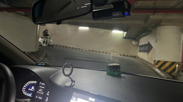 Kinh nghiệm lái ô tô số tự động lên dốc cao an toàn, tài mới cần biết - Ảnh 1.