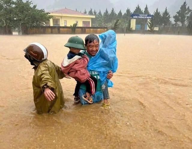 Chủ động ứng phó, khắc phục nhanh hậu quả thiên tai sau bão Matmo - Ảnh 1.