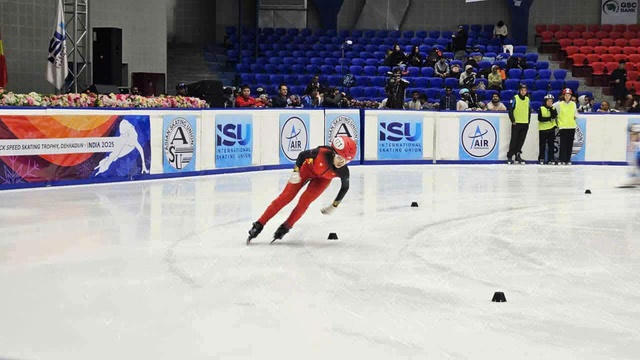 Dvanáctiletá dívka získala mezinárodní medaili v rychlobruslení - Foto 2.