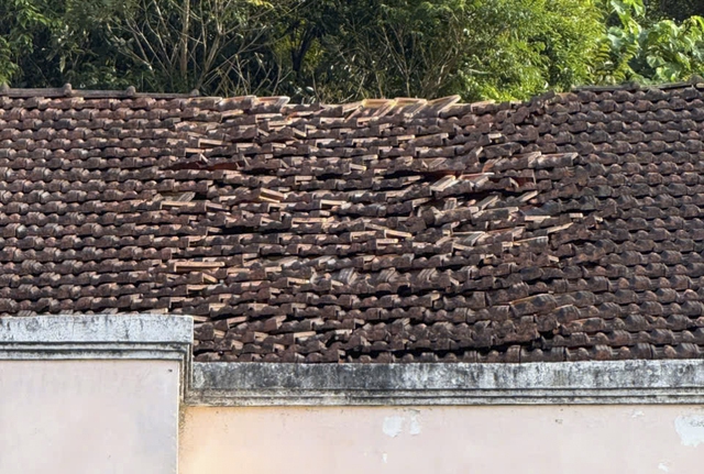 Trường học ở Quảng Ngãi hư hỏng sau hàng loạt trận động đất trong đêm - Ảnh 3.