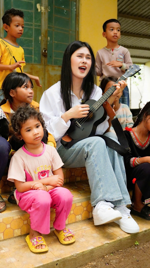 Ca sĩ Phúc Anh mang dự án '54 dân tộc V…