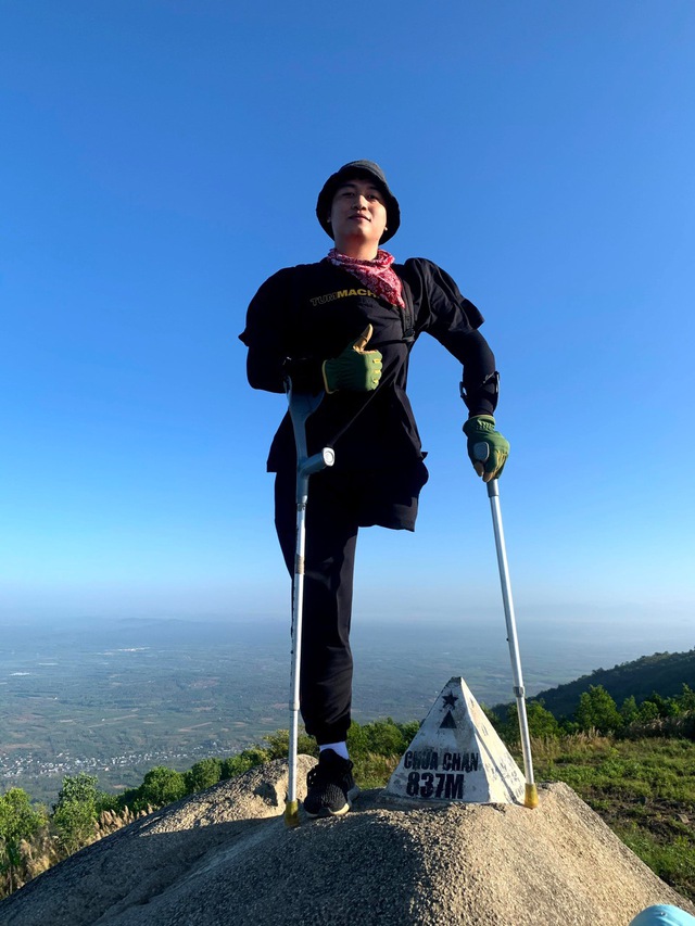 - Ảnh 1. Anh chàng một chân mê thể thao, truyền năng lượng tích cực - Ảnh 1.