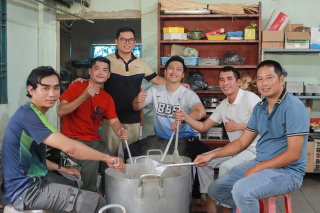 TP.HCM nghĩa tình: Thầy giáo dạy nhạc m…