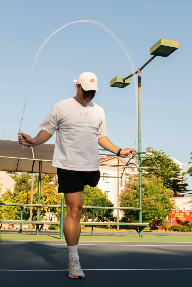 - Ảnh 2. Anh chàng một chân mê thể thao, truyền năng lượng tích cực - Ảnh 2.