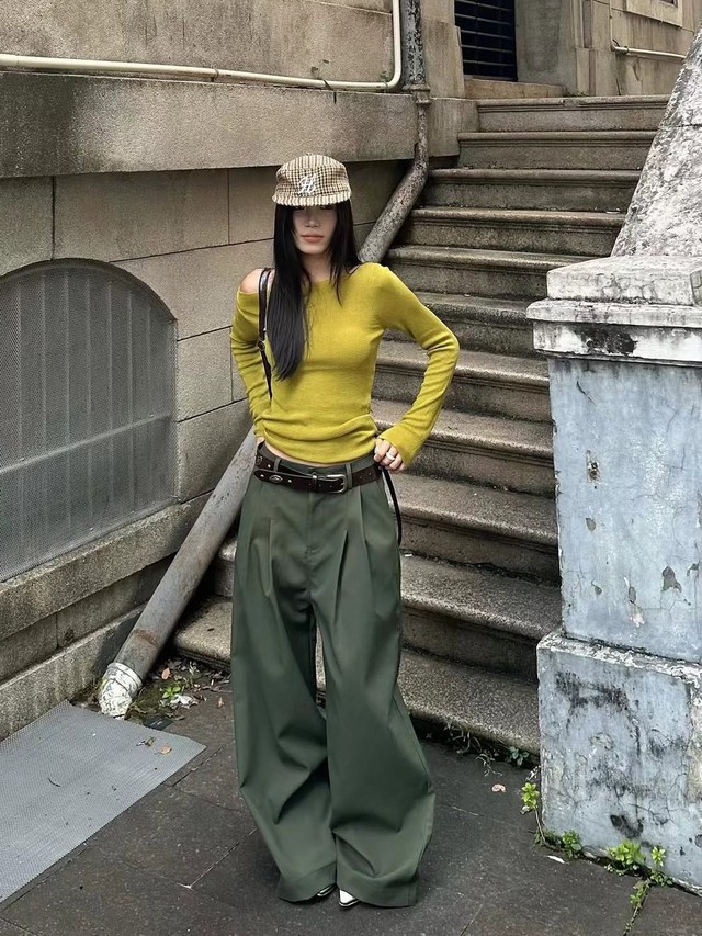 Quần tây xếp ly chinh phục phong cách đường phố mùa thu đông- Ảnh 3. Quần tây xếp ly chinh phục phong cách đường phố mùa thu đông- Ảnh 3.