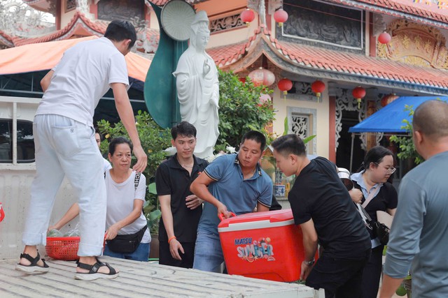 TP.HCM nghĩa tình: Thầy giáo dạy nhạc mở bếp ăn thiện nguyện Đô Thăng gieo thiện lành- Ảnh 5. TP.HCM nghĩa tình: Thầy giáo dạy nhạc mở bếp ăn thiện nguyện Đô Thăng gieo thiện lành- Ảnh 5.