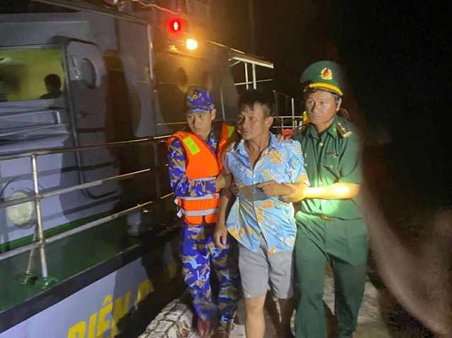 TP.Huế: Tàu cá chìm…