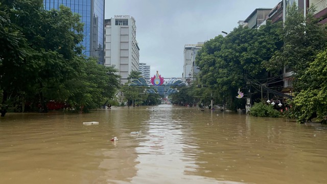 Cao Bằng lũ lụt: Cấm phương tiện cá nhân để bảo đảm an toàn cho người dân - Ảnh 1. Cao Bằng lũ lụt: Cấm phương tiện cá nhân để bảo đảm an toàn cho người dân - Ảnh 1.